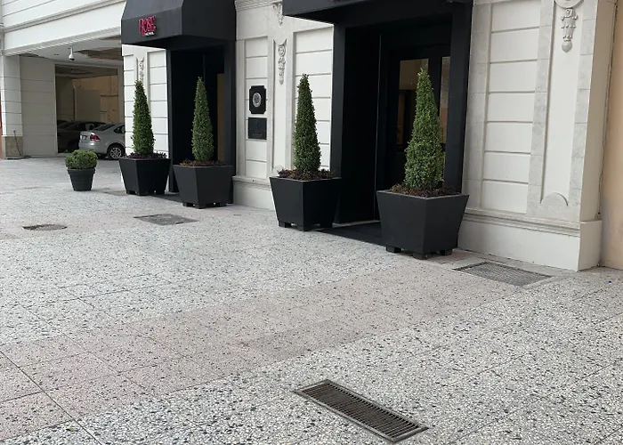 Hotel: Rose Hotel